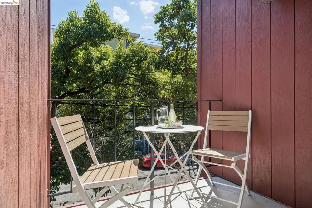 3751 Harrison St #200 Oakland, CA 94611