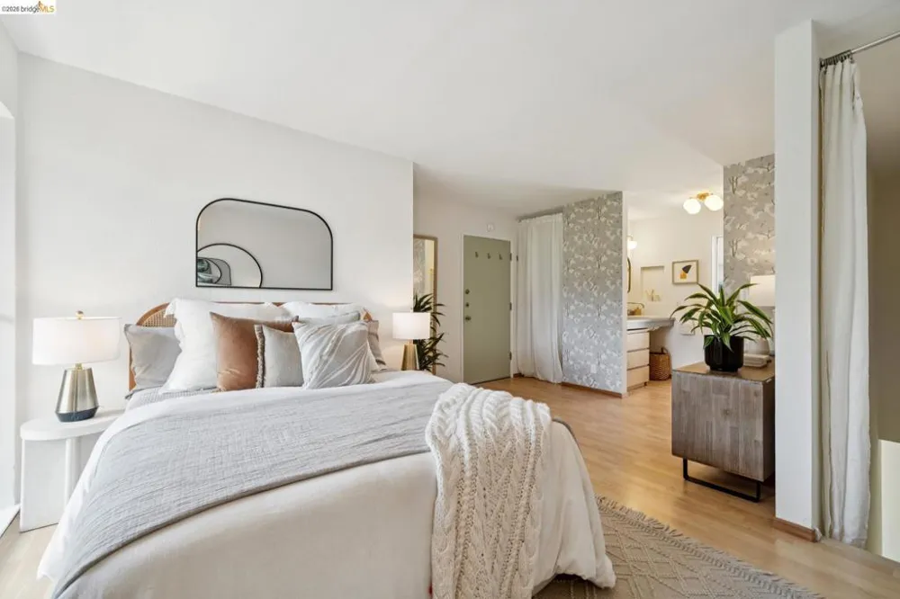 3751 Harrison St #200 Oakland, CA 94611