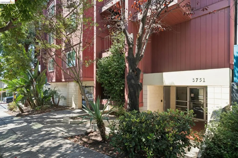 3751 Harrison St #200 Oakland, CA 94611