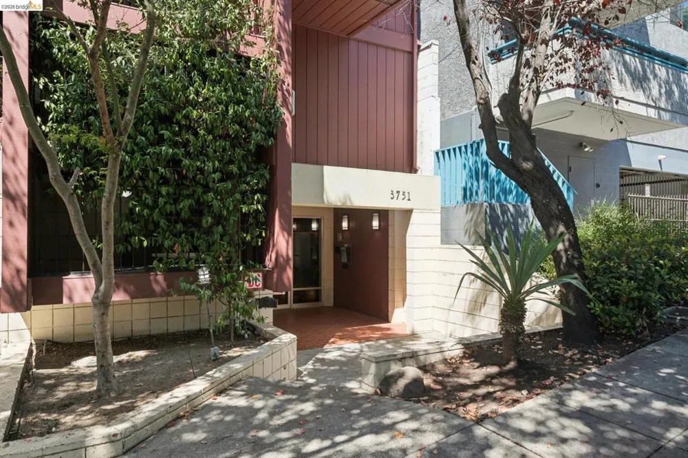 3751 Harrison St #200 Oakland, CA 94611