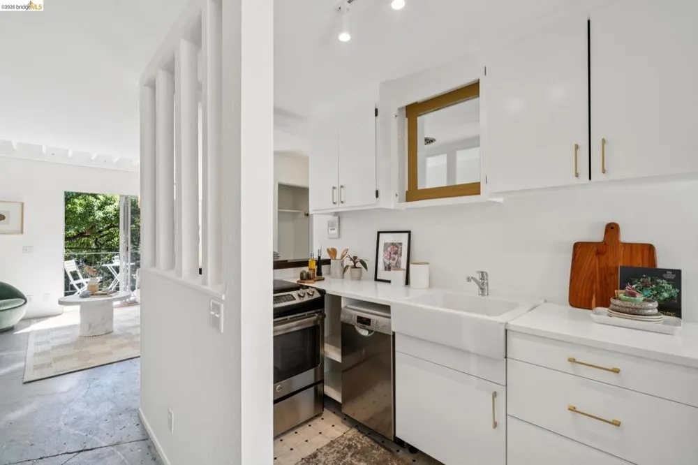 3751 Harrison St #200 Oakland, CA 94611