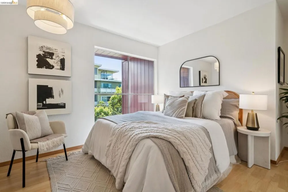 3751 Harrison St #200 Oakland, CA 94611