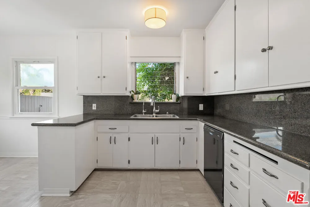 2244 Hillsboro Avenue Los Angeles, CA 90034