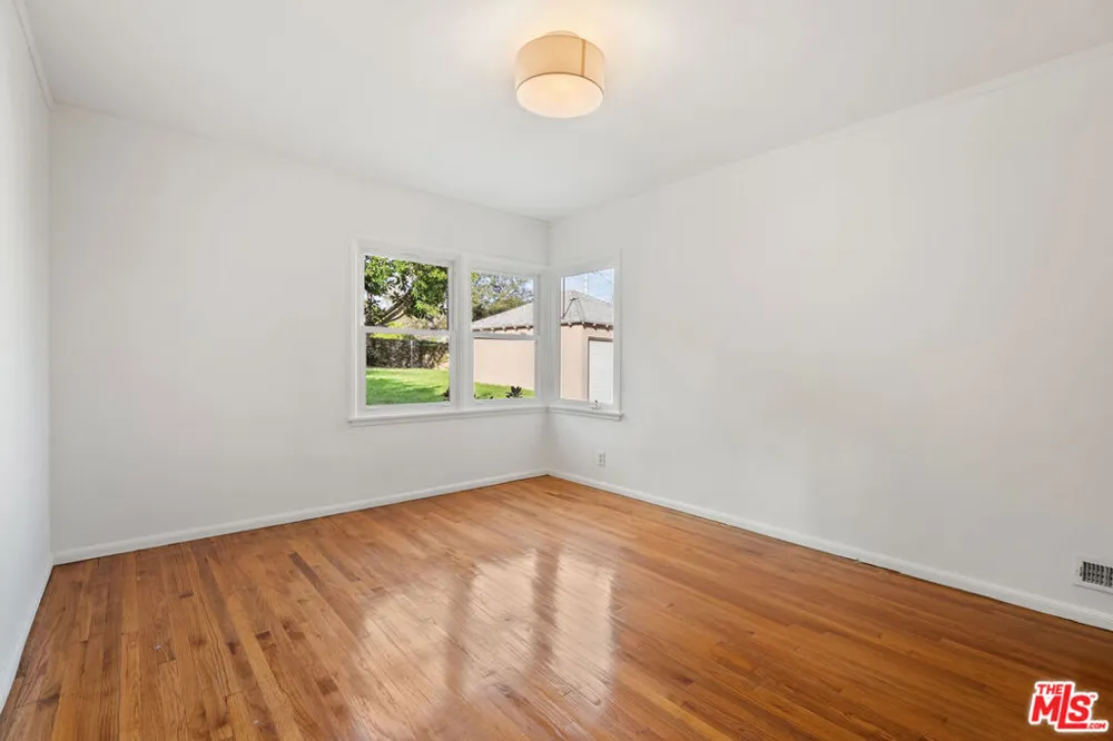 2244 Hillsboro Avenue Los Angeles, CA 90034