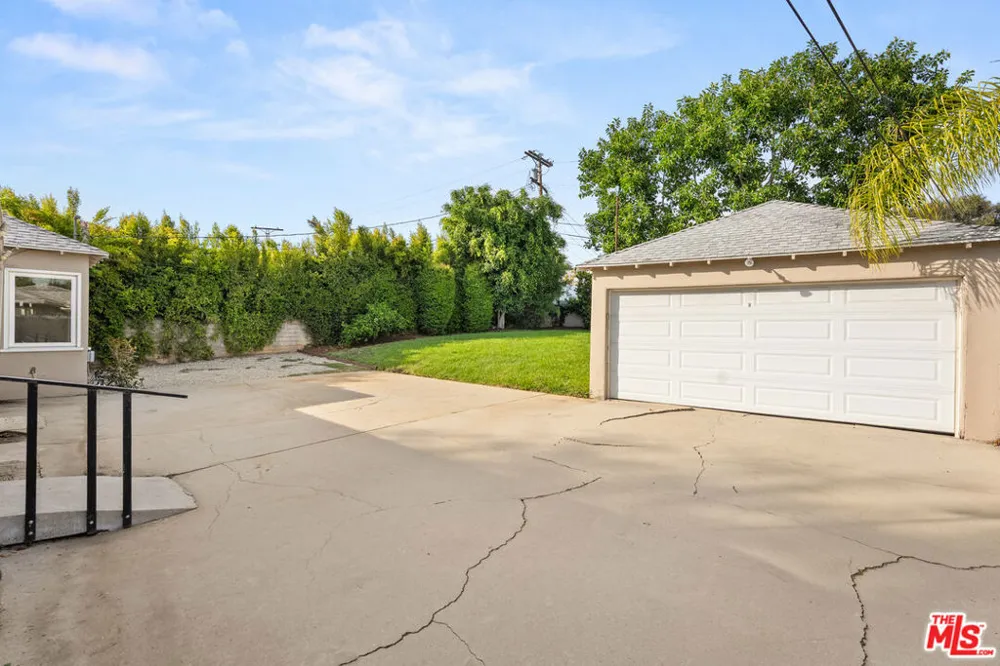 2244 Hillsboro Avenue Los Angeles, CA 90034