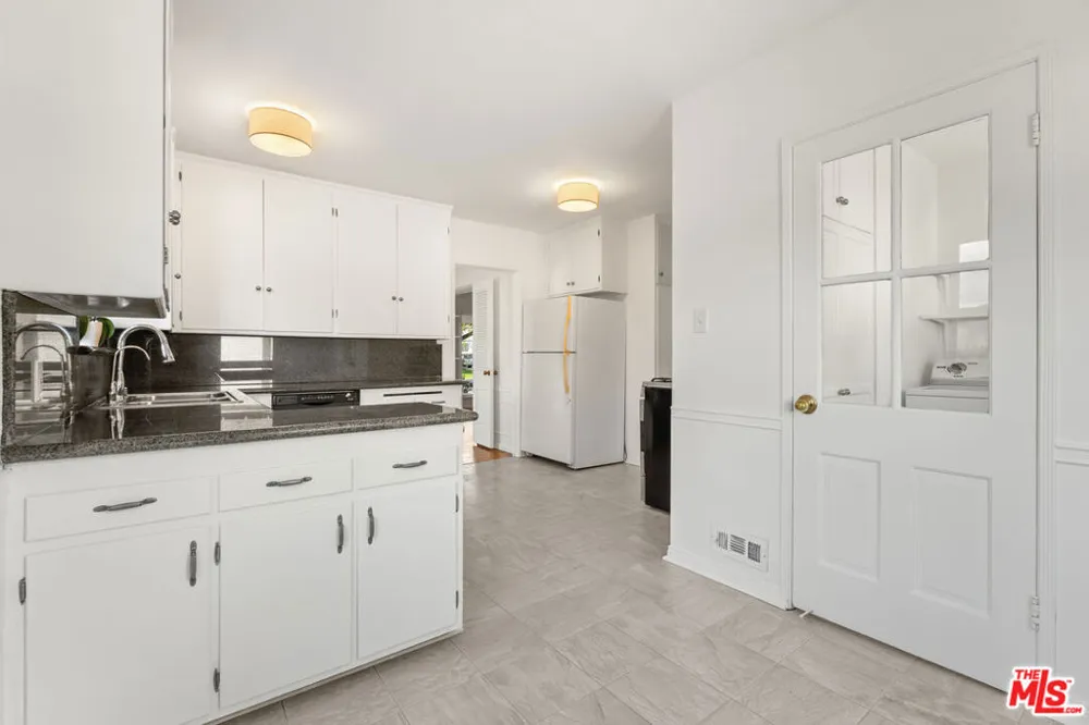 2244 Hillsboro Avenue Los Angeles, CA 90034