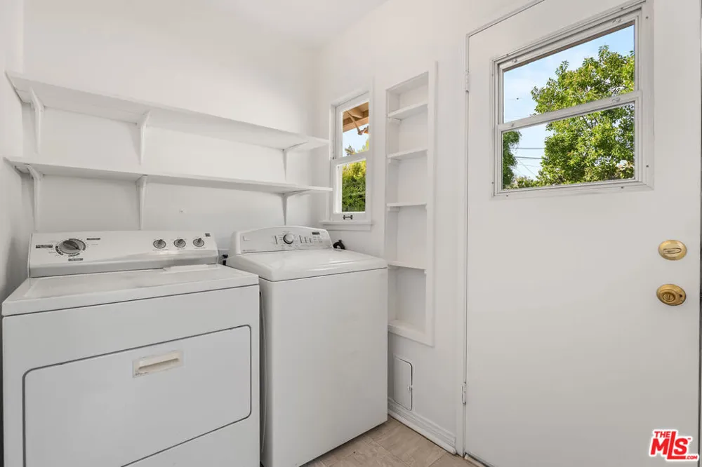 2244 Hillsboro Avenue Los Angeles, CA 90034