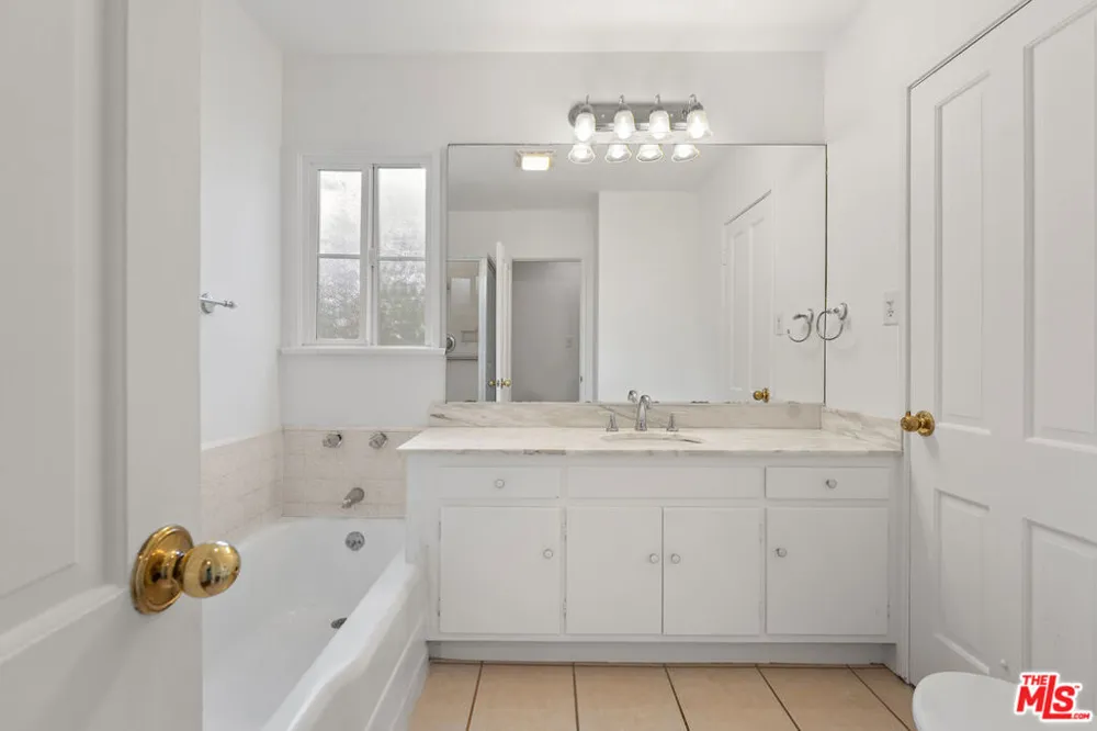 2244 Hillsboro Avenue Los Angeles, CA 90034