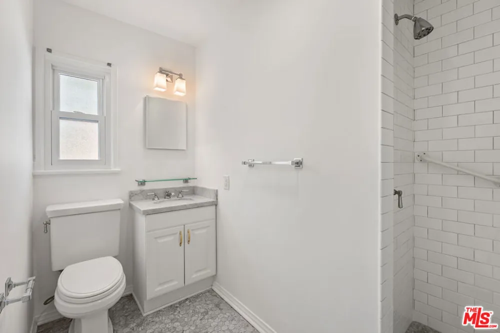 2244 Hillsboro Avenue Los Angeles, CA 90034