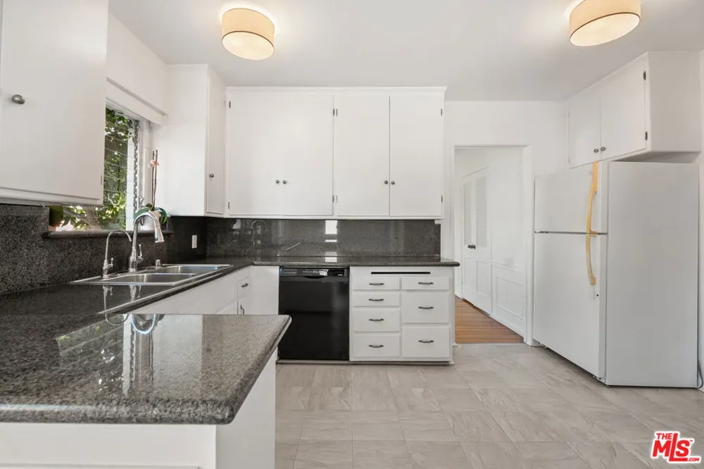 2244 Hillsboro Avenue Los Angeles, CA 90034
