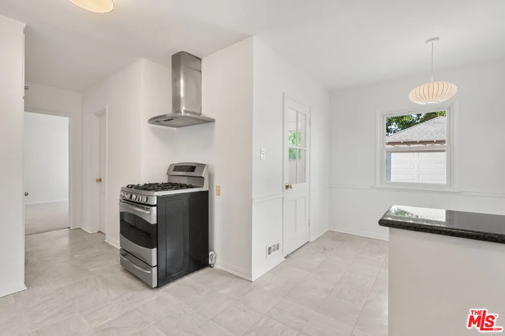 2244 Hillsboro Avenue Los Angeles, CA 90034