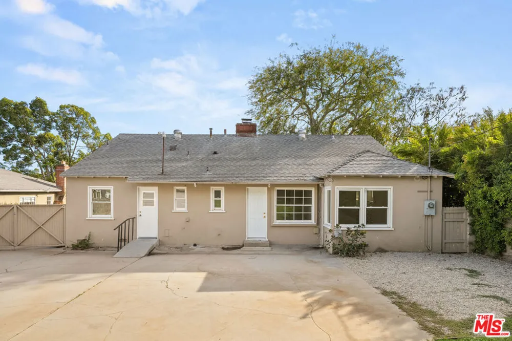 2244 Hillsboro Avenue Los Angeles, CA 90034