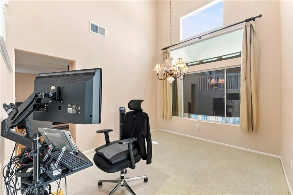 637 Avondale Corona, CA 92879