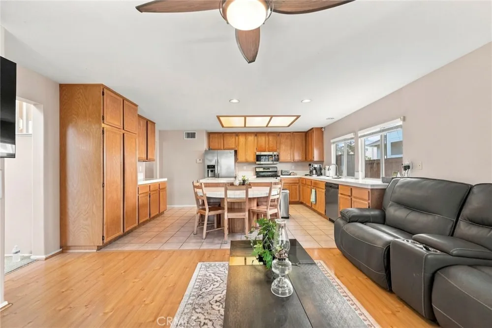 637 Avondale Corona, CA 92879