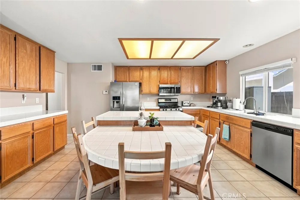 637 Avondale Corona, CA 92879