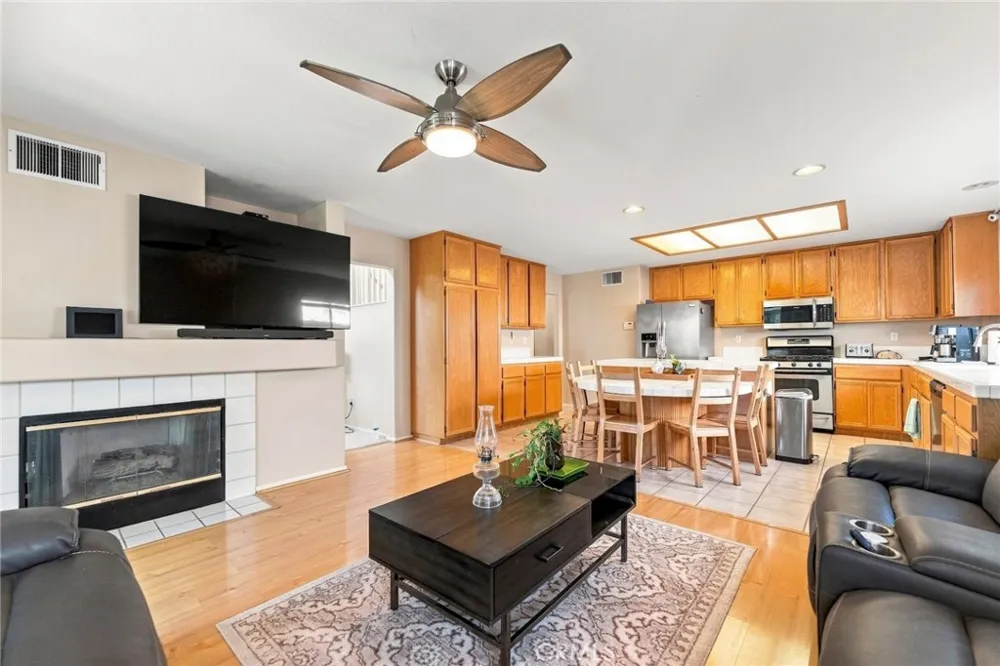 637 Avondale Corona, CA 92879