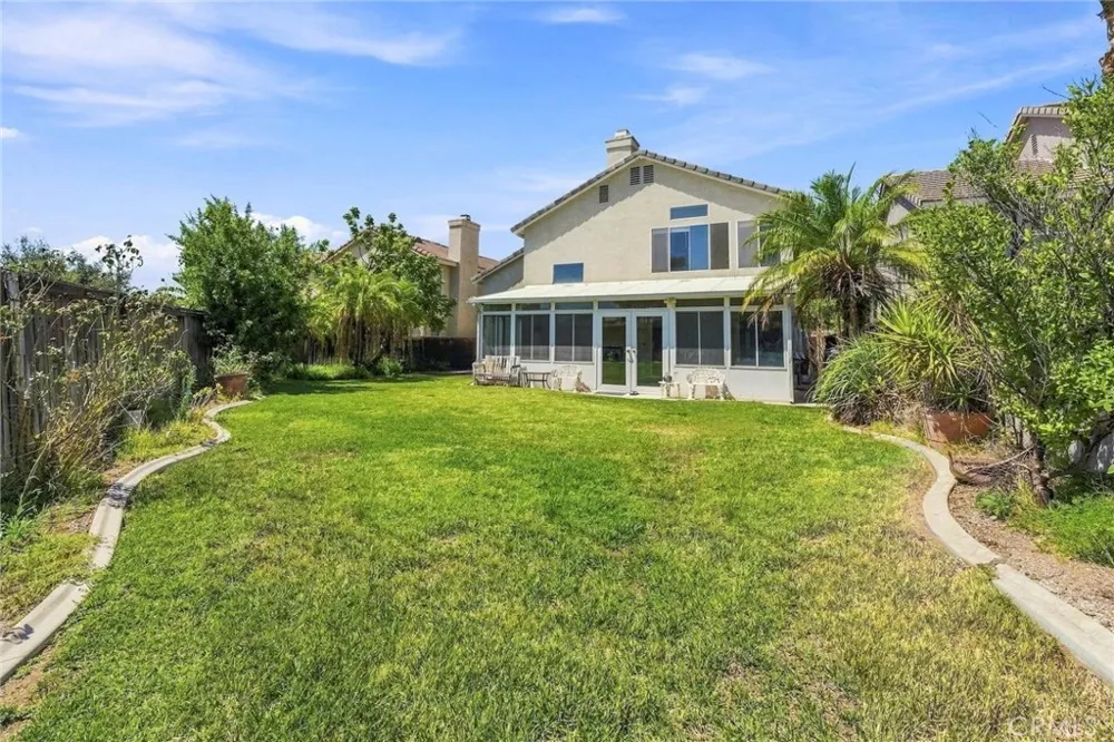637 Avondale Corona, CA 92879