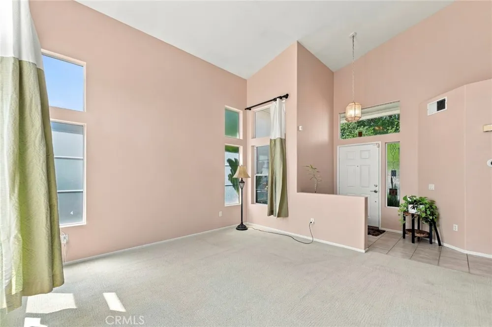 637 Avondale Corona, CA 92879