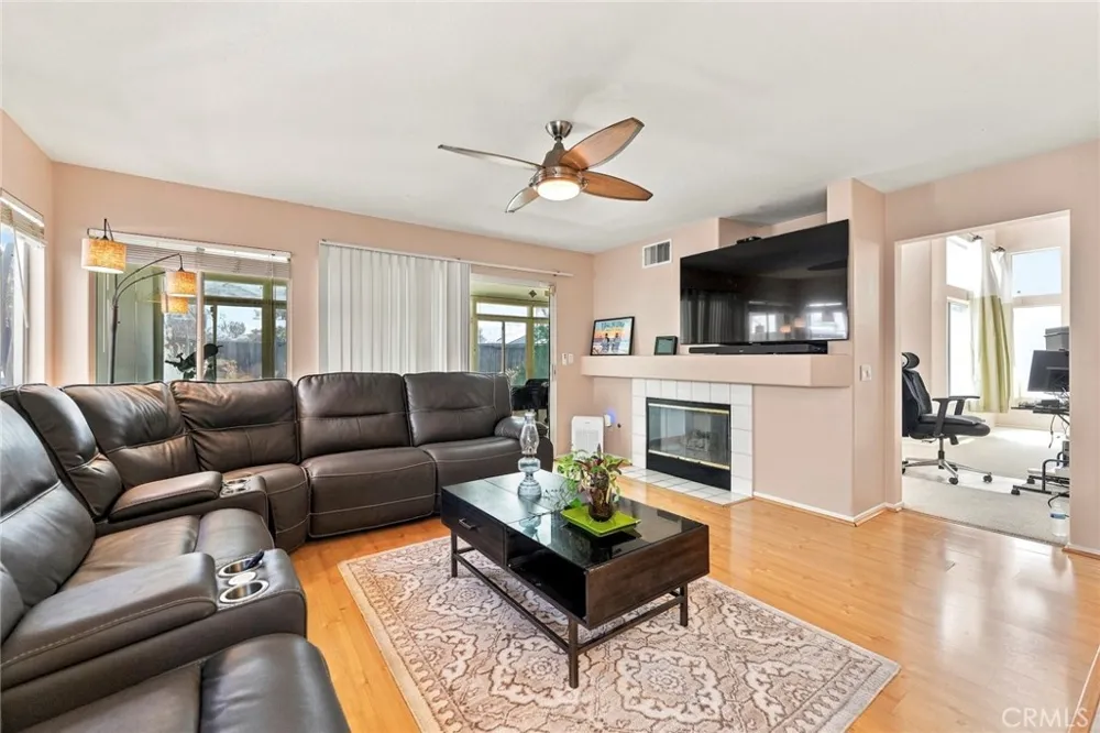 637 Avondale Corona, CA 92879