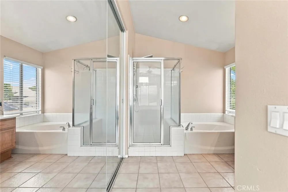 637 Avondale Corona, CA 92879