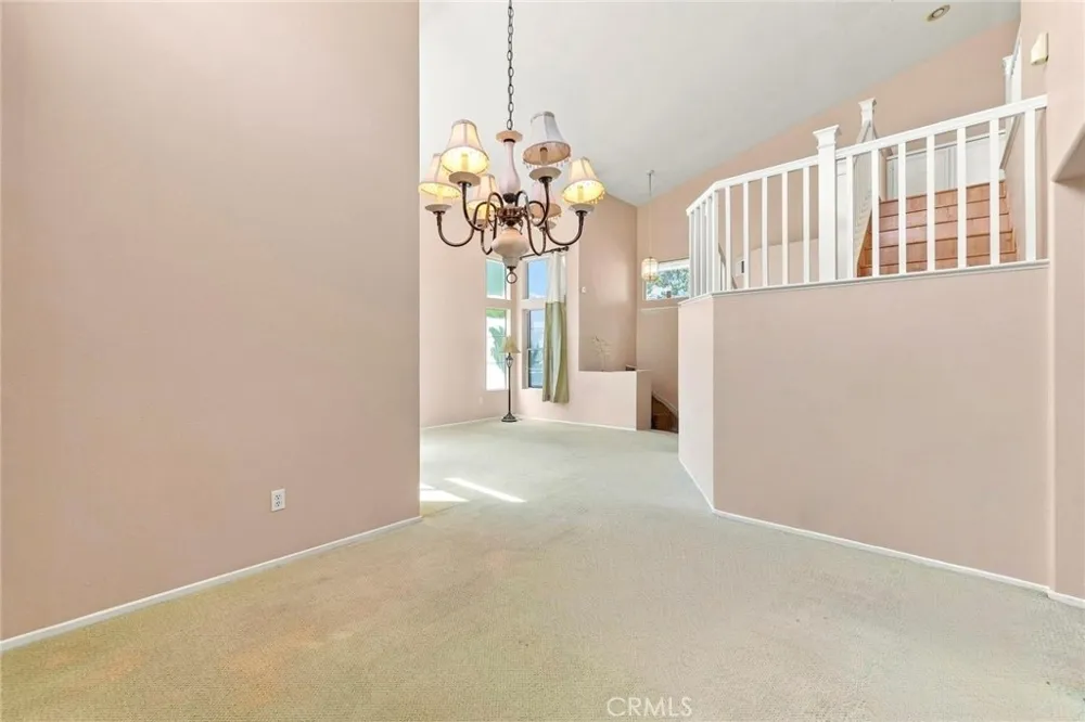 637 Avondale Corona, CA 92879