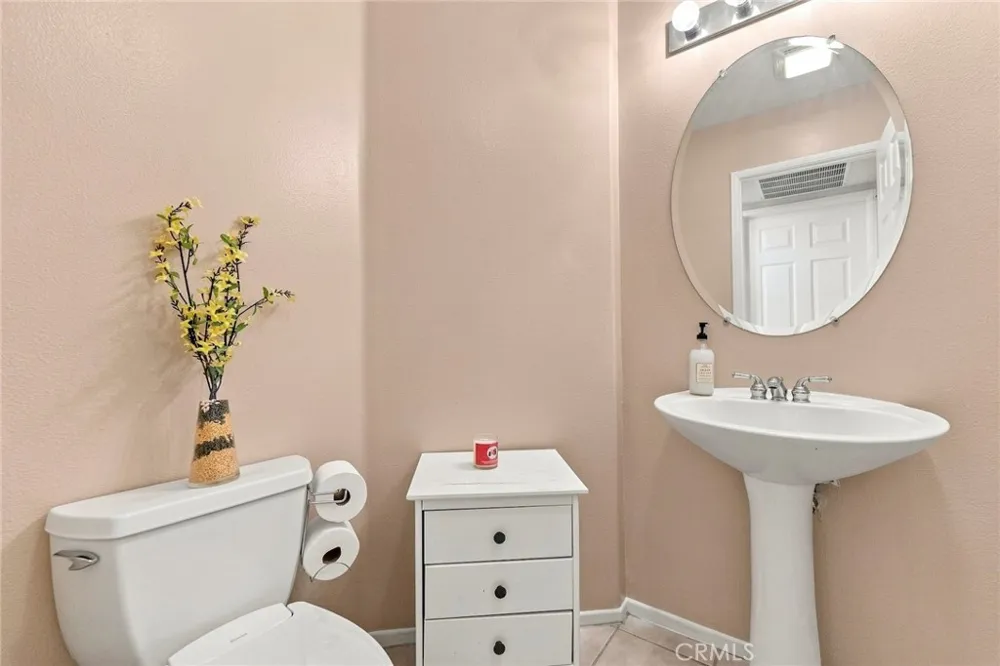 637 Avondale Corona, CA 92879