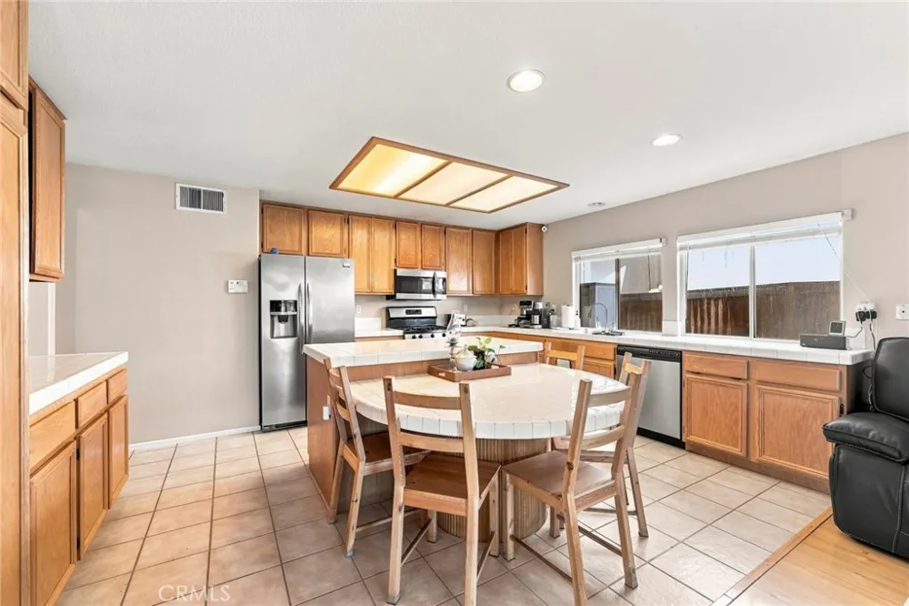 637 Avondale Corona, CA 92879