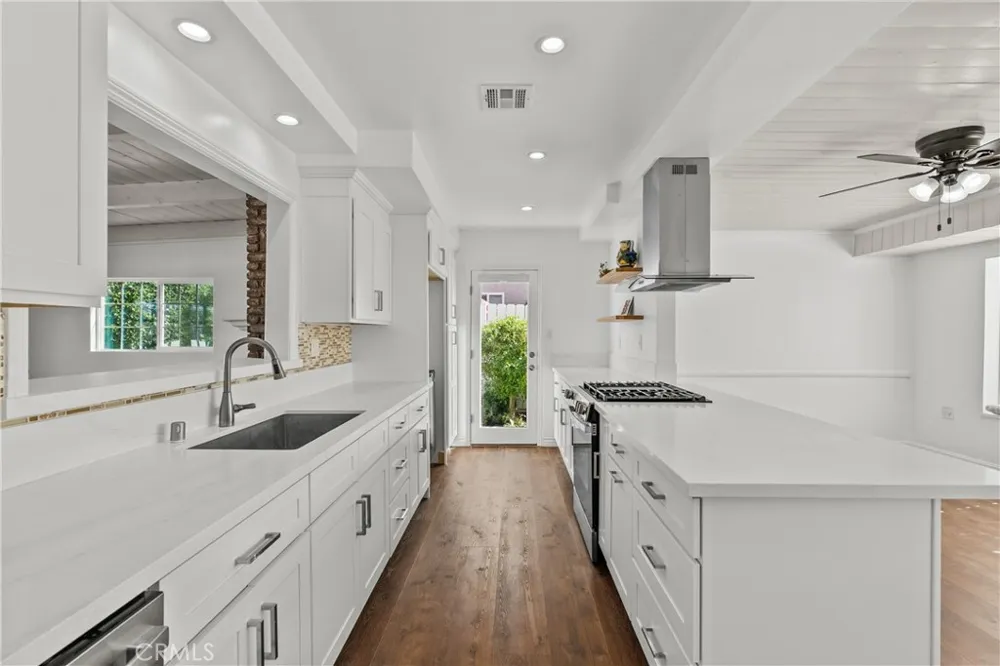 9632 Forbes Avenue Northridge, CA 91343