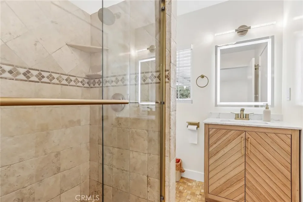 10065 Foothill Los Angeles, CA 91342