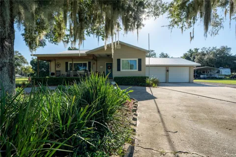 2124 FOX RUN LANE
