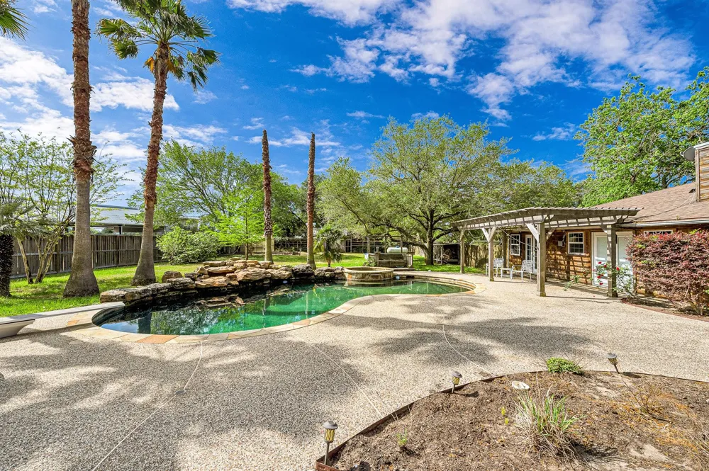 18718 Vickers Road Cypress, TX 77433