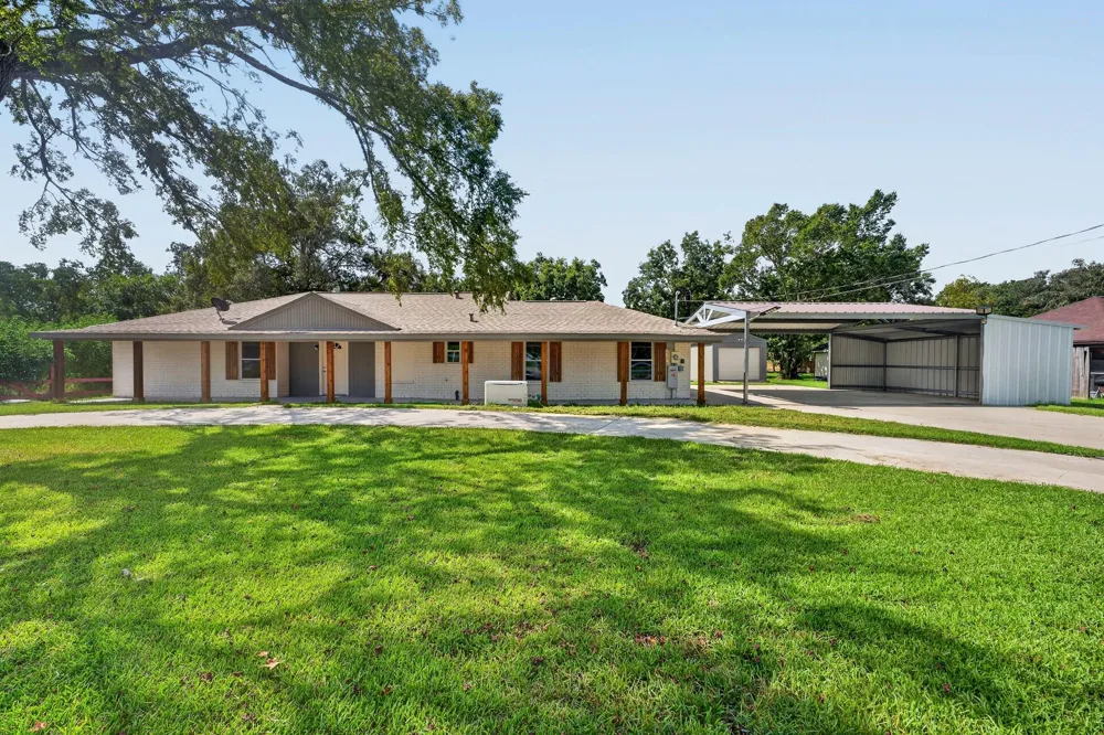 1718 County Road 401 Dayton, TX 77535