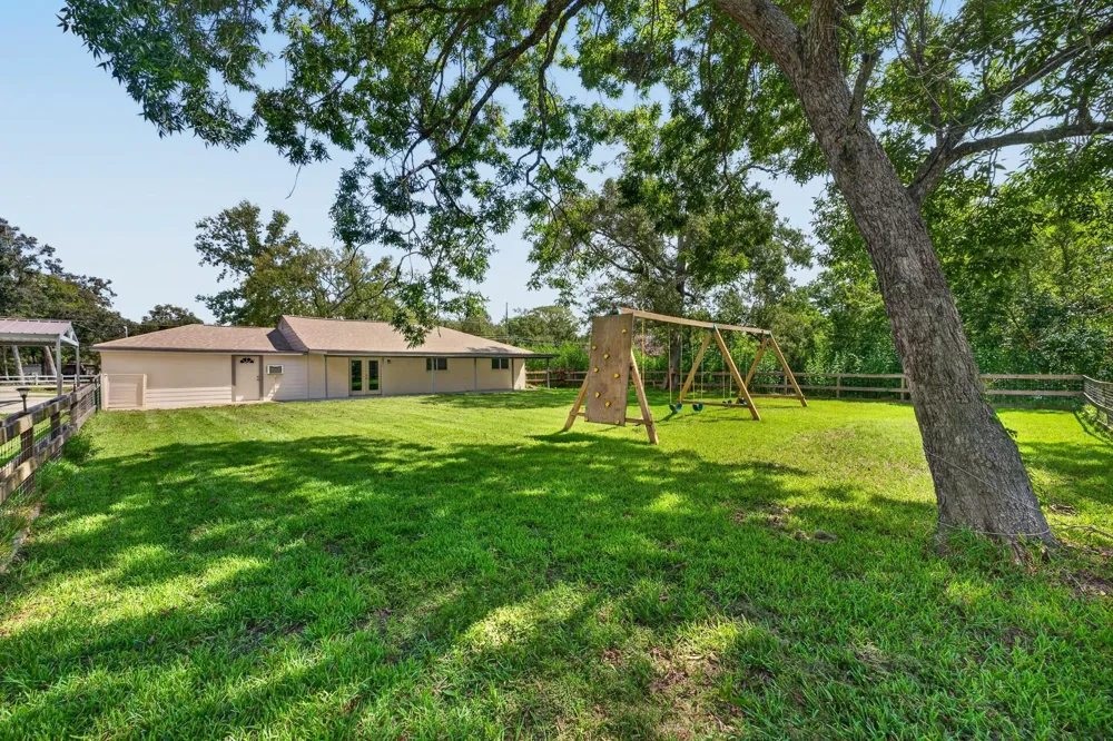 1718 County Road 401 Dayton, TX 77535
