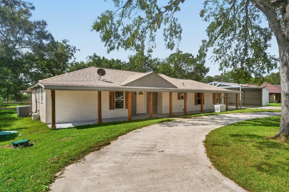 1718 County Road 401 Dayton, TX 77535