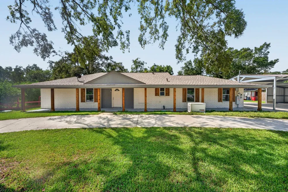 1718 County Road 401 Dayton, TX 77535