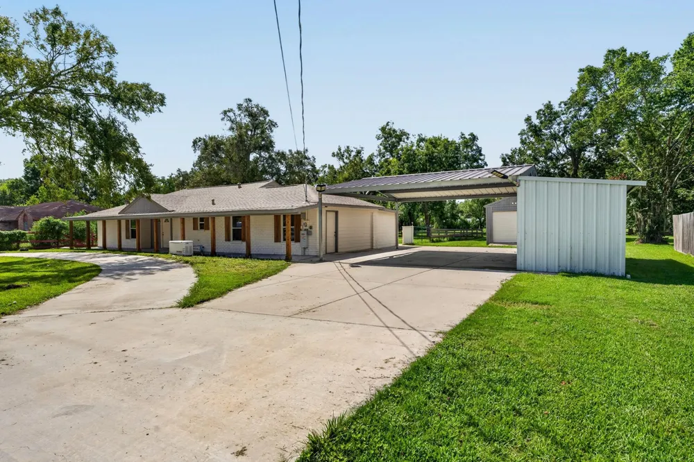 1718 County Road 401 Dayton, TX 77535
