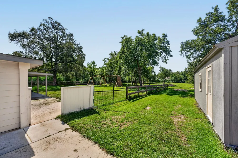 1718 County Road 401 Dayton, TX 77535