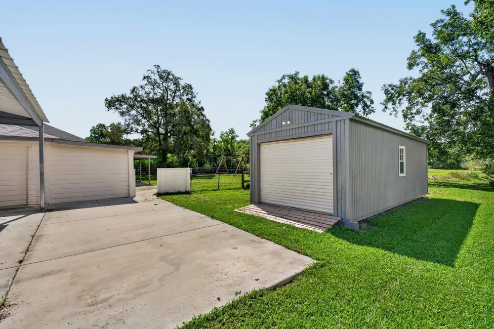 1718 County Road 401 Dayton, TX 77535