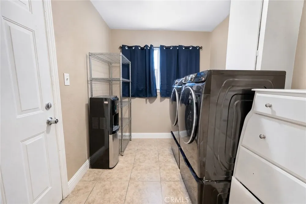 1321 Vale Bakersfield, CA 93306