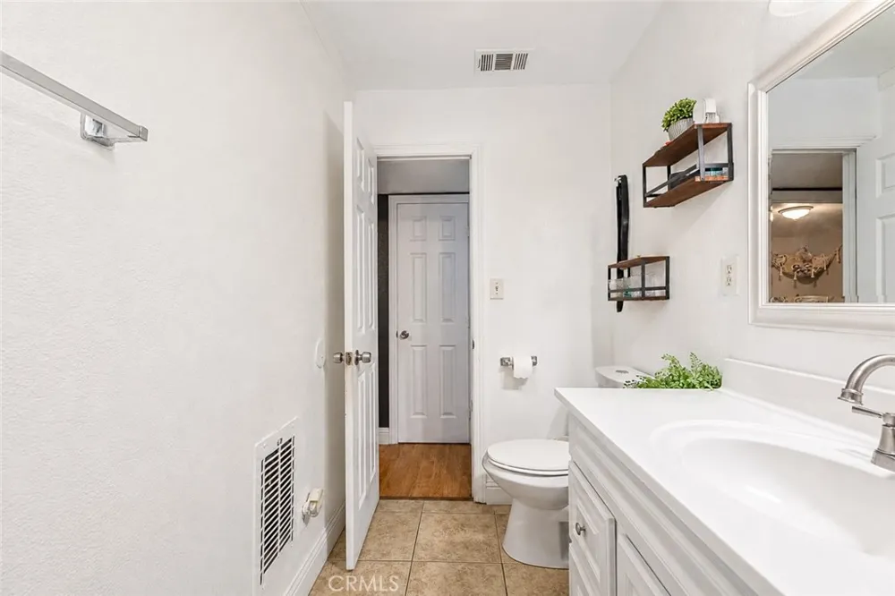 1321 Vale Bakersfield, CA 93306