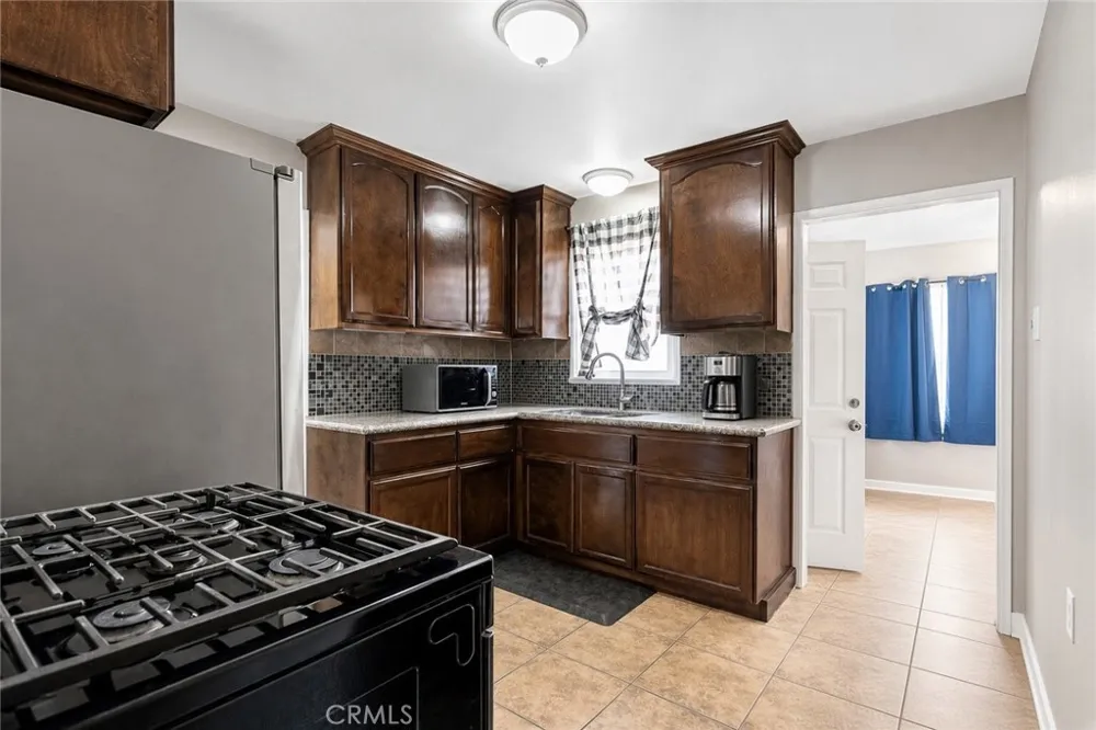 1321 Vale Bakersfield, CA 93306
