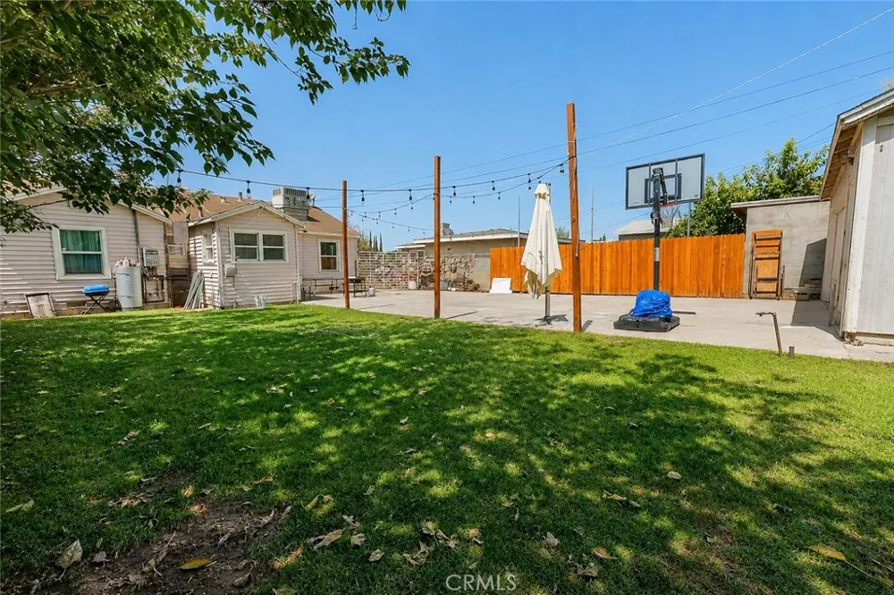 1321 Vale Bakersfield, CA 93306