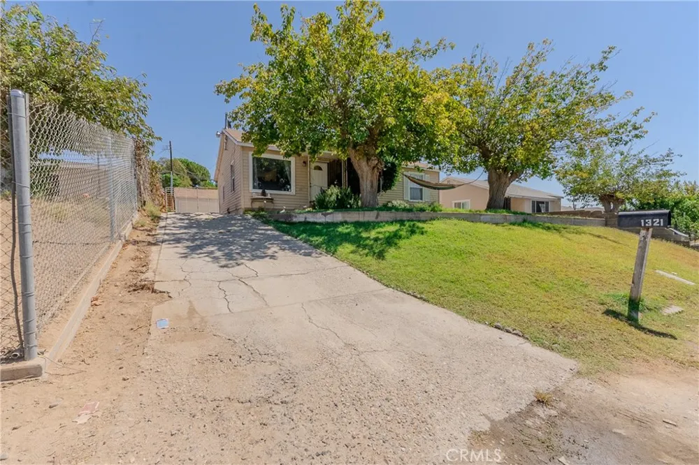 1321 Vale Bakersfield, CA 93306