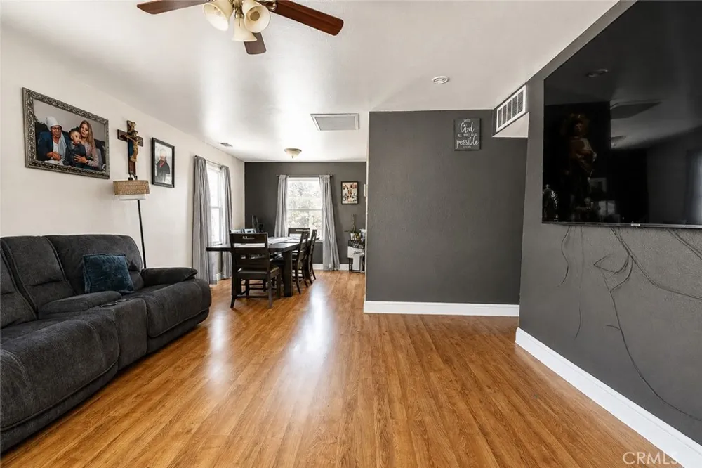 1321 Vale Bakersfield, CA 93306