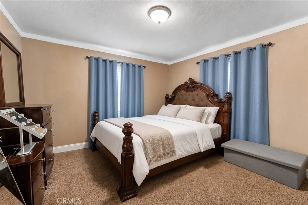 1321 Vale Bakersfield, CA 93306