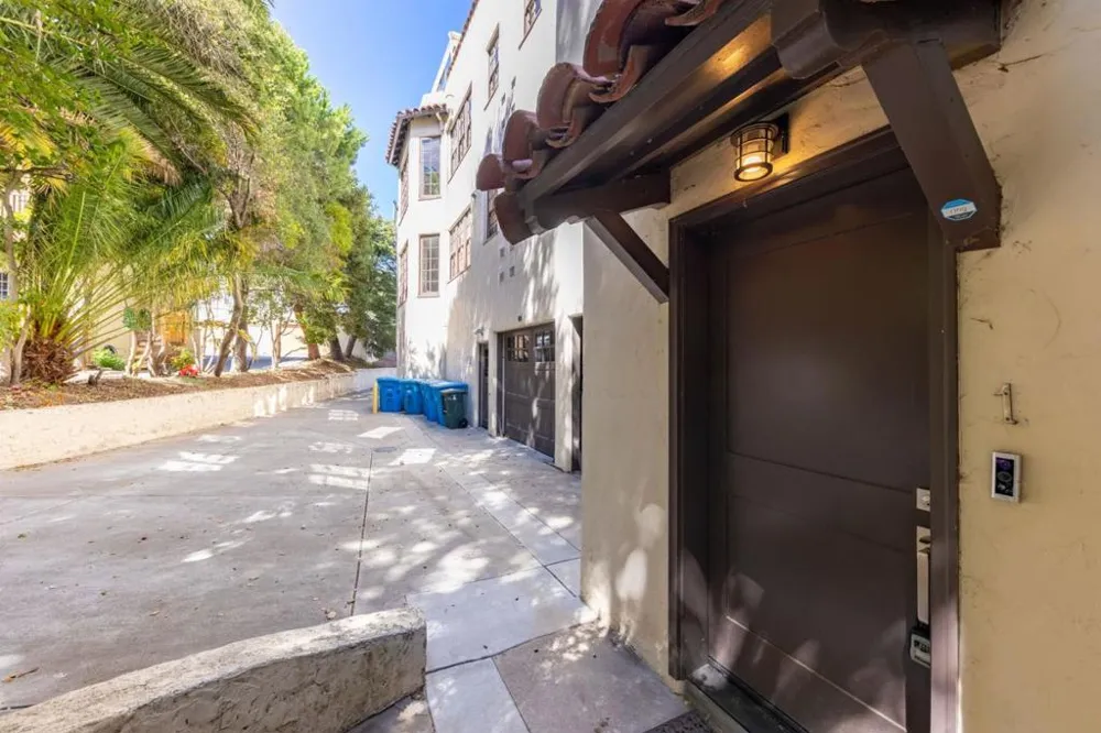 212 Eaton Road #1 San Mateo, CA 94402