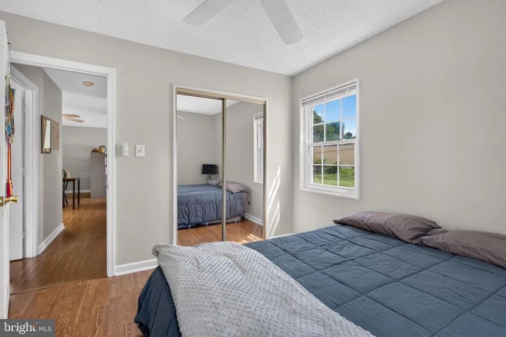 2305 FARRINGTON AVENUE #203 Alexandria, VA 22303