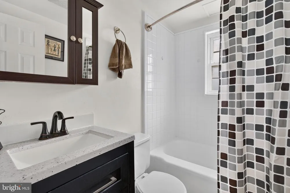 2305 FARRINGTON AVENUE #203 Alexandria, VA 22303