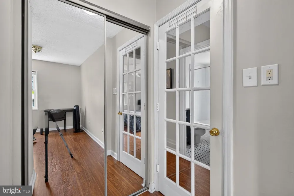 2305 FARRINGTON AVENUE #203 Alexandria, VA 22303