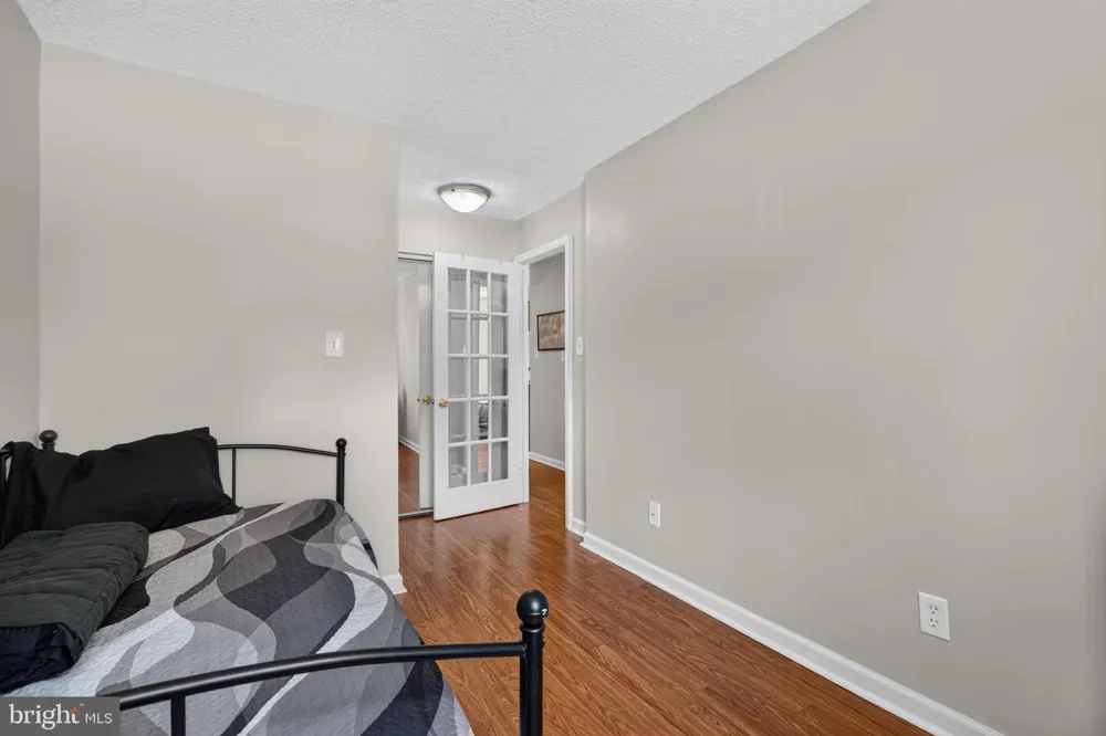 2305 FARRINGTON AVENUE #203 Alexandria, VA 22303